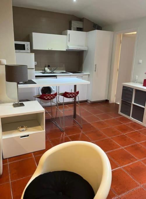 3 Bedrooms In Campolide - 60 1b