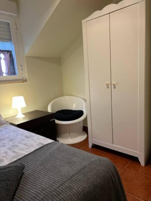 3 Bedrooms In Campolide - 60 1b Apartment *