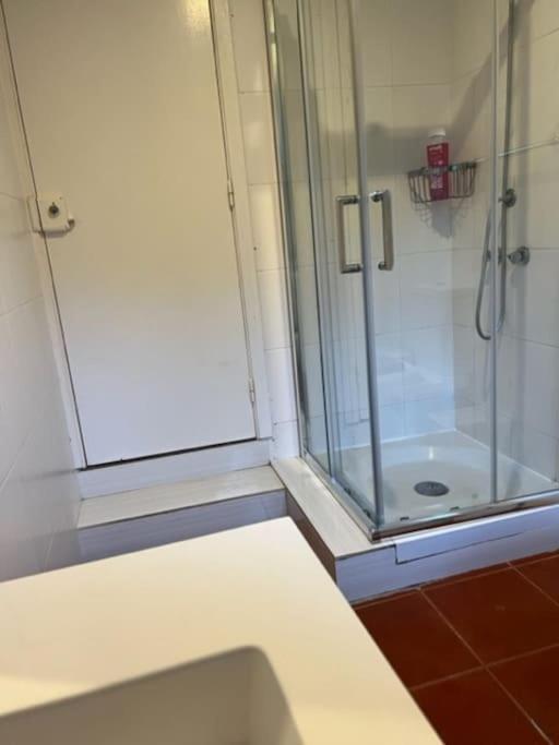 3 Bedrooms In Campolide - 60 1b Apartment